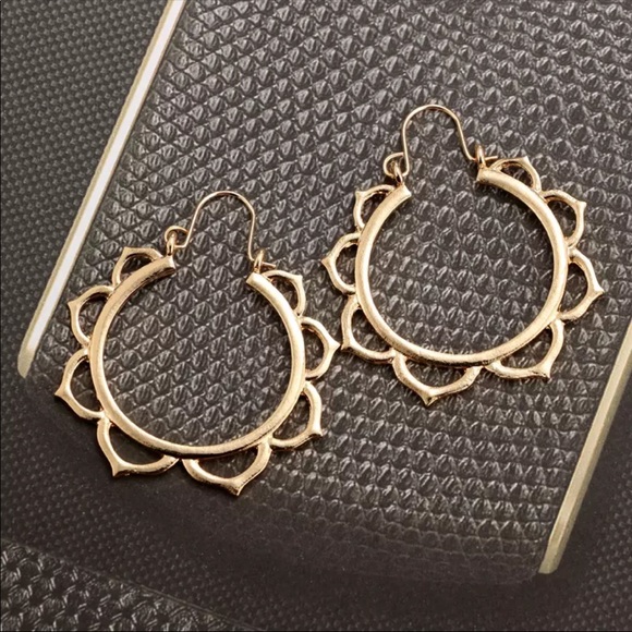 • Mary • Boho Lotus Earrings - Picture 4 of 4